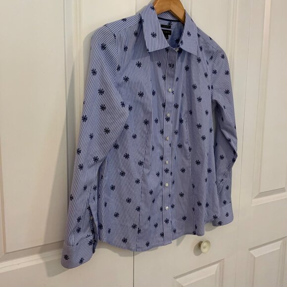 Talbots Blue Snowflake Print Wrinkle Resistant Long Sleeve Top Size 6 - Picture 4 of 10